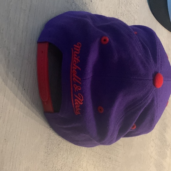 2 Toronto Raptors Snap-back Ball Caps - Picture 12 of 12